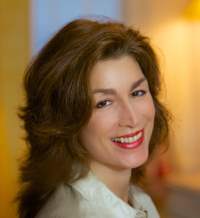 Traci Andrighetti, author of Limoncello Yellow, a contemporary cozy mystery